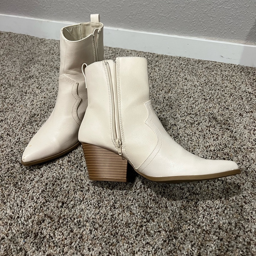 Lulus bone colored booties